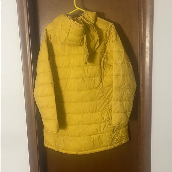 Amazon Essentials Yellow Puffer Hooded Jacket – Women’s XL - Picture 7 of 8
